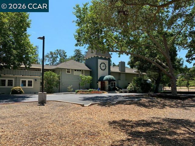 2733 Ptarmigan Dr 2, Walnut Creek, CA 94595