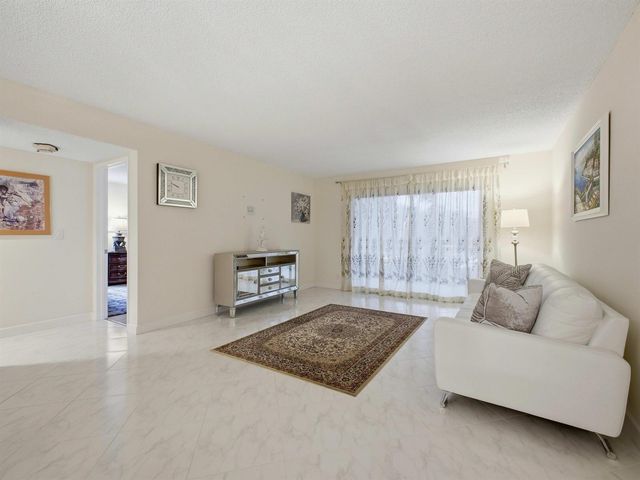 7280 Amberly Lane 201, Delray Beach, FL 33446