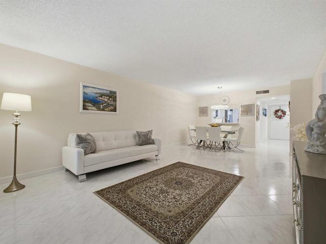 7280 Amberly Lane 201, Delray Beach, FL 33446