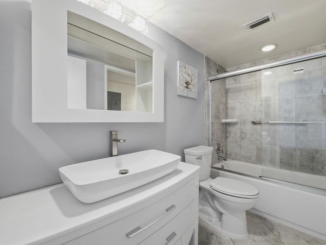 7280 Amberly Lane 201, Delray Beach, FL 33446