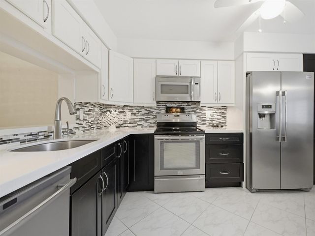 7280 Amberly Lane 201, Delray Beach, FL 33446