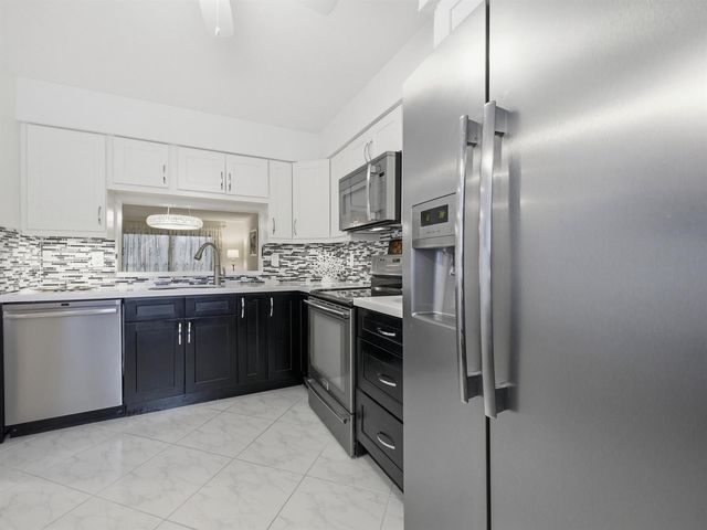7280 Amberly Lane 201, Delray Beach, FL 33446