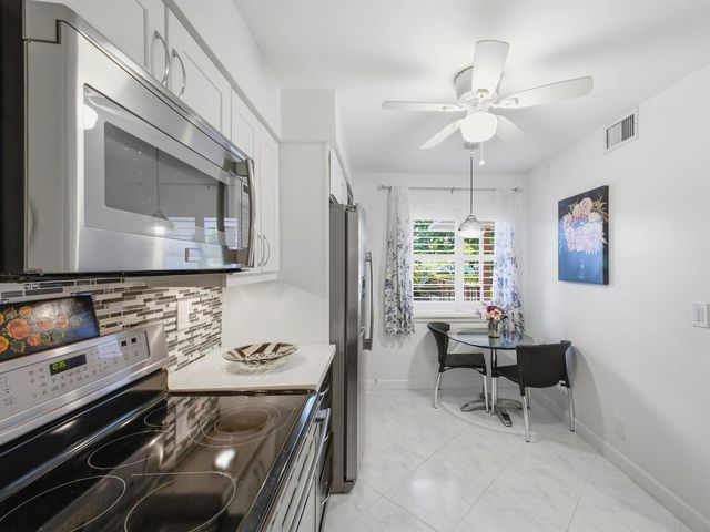 7280 Amberly Lane 201, Delray Beach, FL 33446