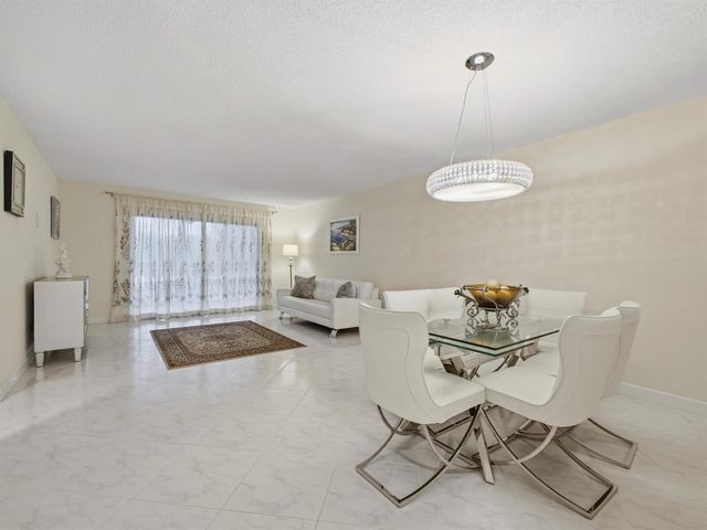 7280 Amberly Lane 201, Delray Beach, FL 33446