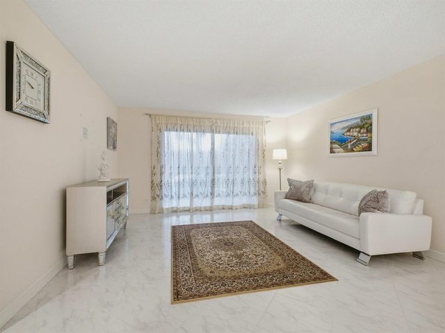 7280 Amberly Lane 201, Delray Beach, FL 33446