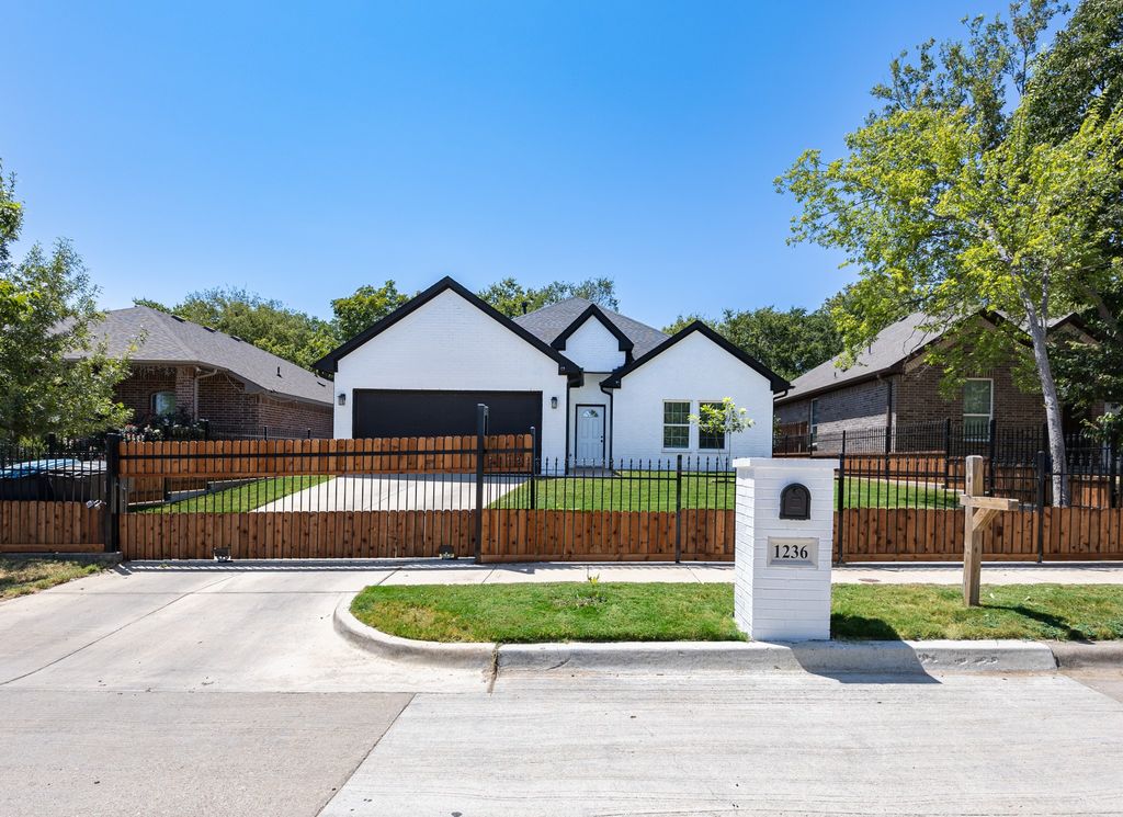 1236 E Fogg Street, Fort Worth, TX 76115