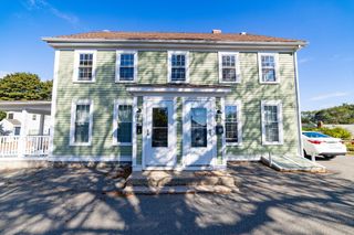 10 Maple Circle 1, Marblehead, MA 01945