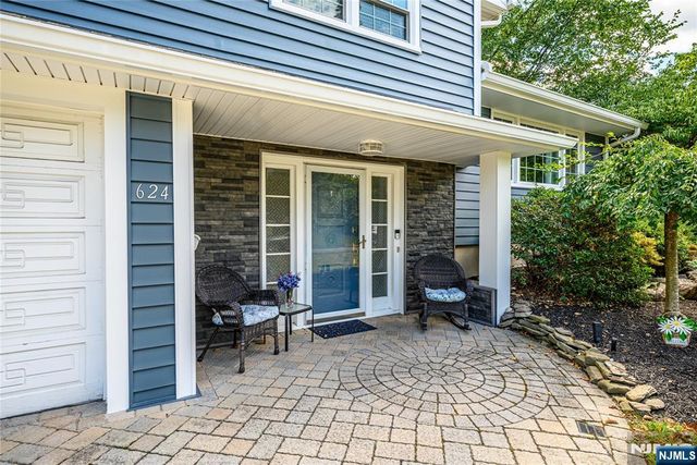 624 West Drive, Paramus, NJ 07652