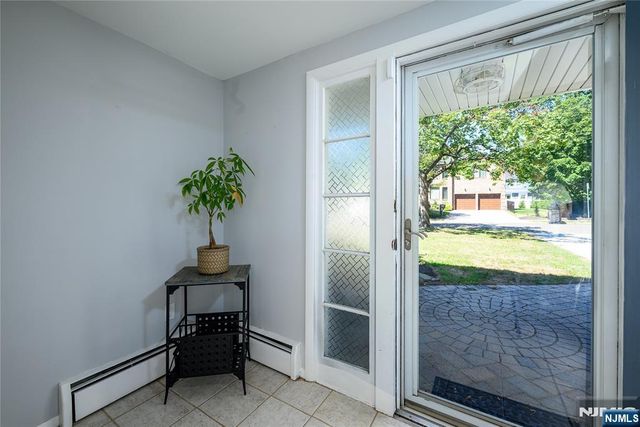 624 West Drive, Paramus, NJ 07652