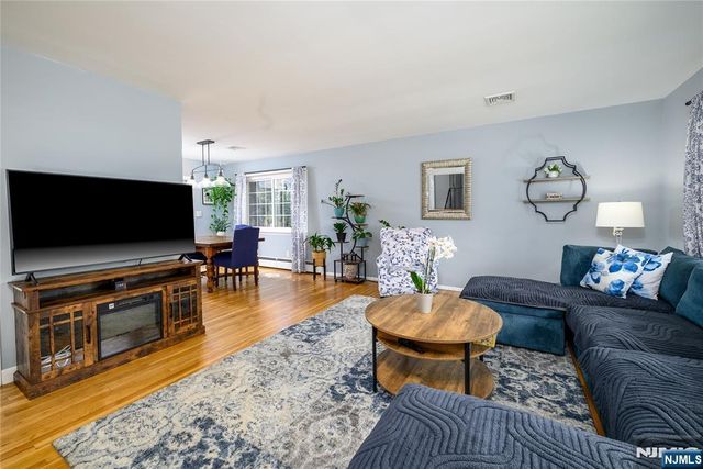 624 West Drive, Paramus, NJ 07652