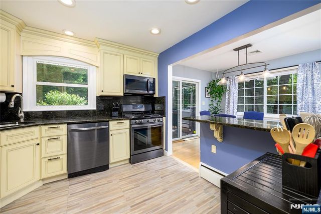 624 West Drive, Paramus, NJ 07652