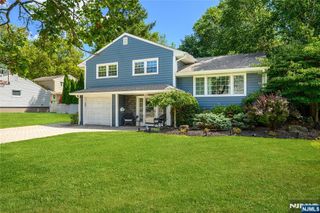 624 West Drive, Paramus, NJ 07652