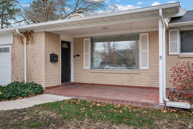 1610 E MOOR DALE LN, Holladay, UT 84117