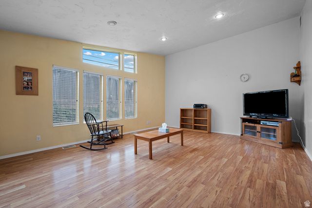 1610 E MOOR DALE LN, Holladay, UT 84117