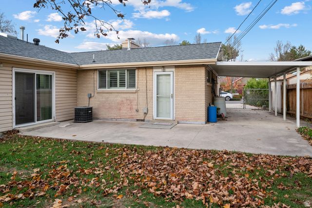 1610 E MOOR DALE LN, Holladay, UT 84117