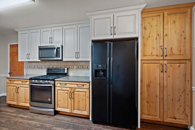 1610 E MOOR DALE LN, Holladay, UT 84117