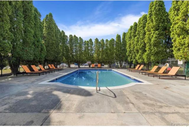 48200 W Pontiac Trail 94, Wixom, MI 48393