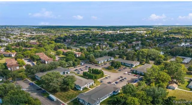 48200 W Pontiac Trail 94, Wixom, MI 48393