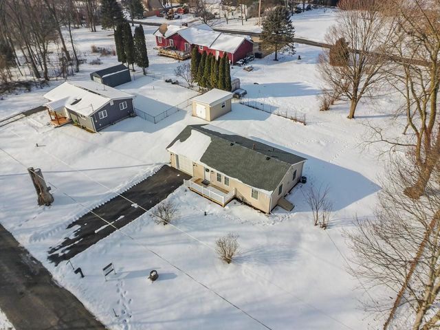 N6583 Daffodil ROAD, Elkhorn, WI 53121