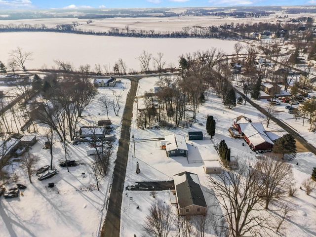 N6583 Daffodil ROAD, Elkhorn, WI 53121