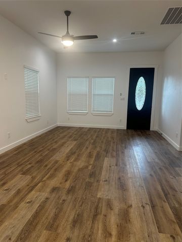 2715 Grafton Avenue, Dallas, TX 75211