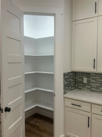 2715 Grafton Avenue, Dallas, TX 75211