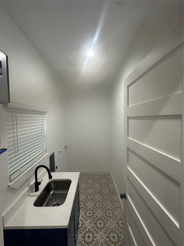 2715 Grafton Avenue, Dallas, TX 75211
