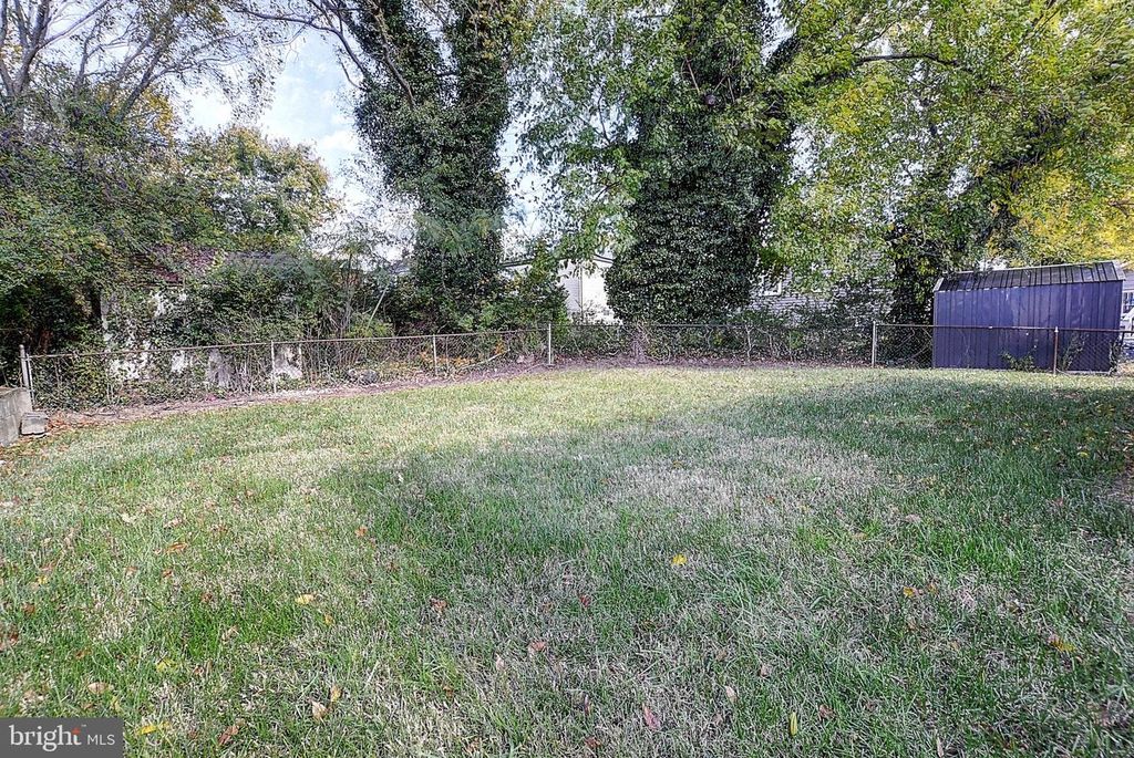 Image 15 of property listing at 5014 LEROY GORHAM DR, Capitol Heights, MD 20743