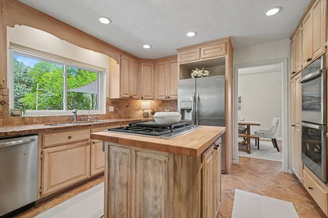 643 Silver Rd, Valley Springs, CA 95252