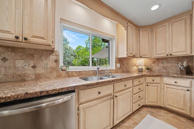643 Silver Rd, Valley Springs, CA 95252