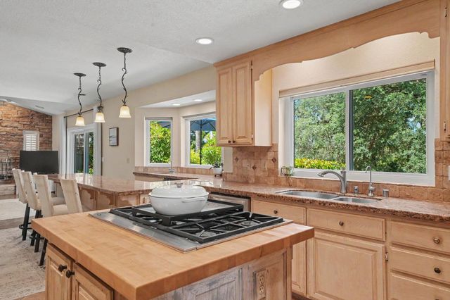 643 Silver Rd, Valley Springs, CA 95252