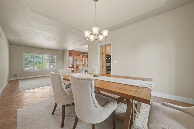 643 Silver Rd, Valley Springs, CA 95252