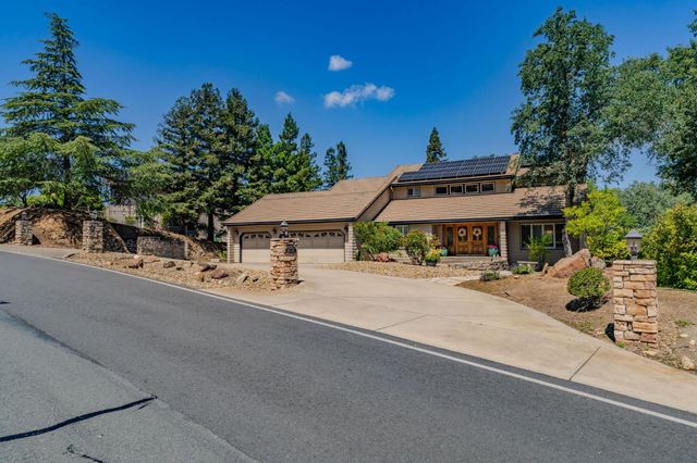643 Silver Rd, Valley Springs, CA 95252