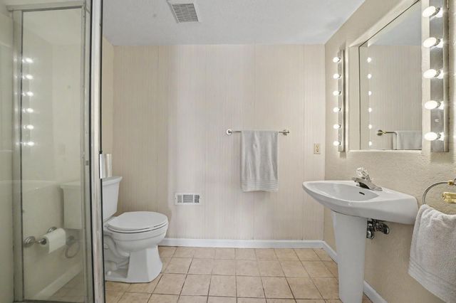 643 Silver Rd, Valley Springs, CA 95252