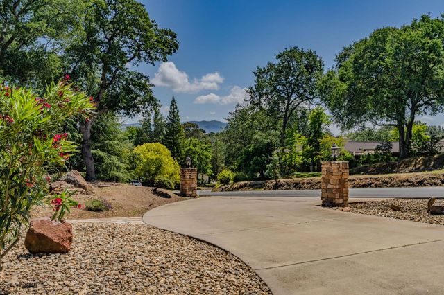 643 Silver Rd, Valley Springs, CA 95252