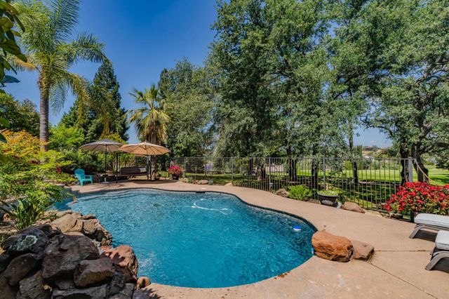643 Silver Rd, Valley Springs, CA 95252