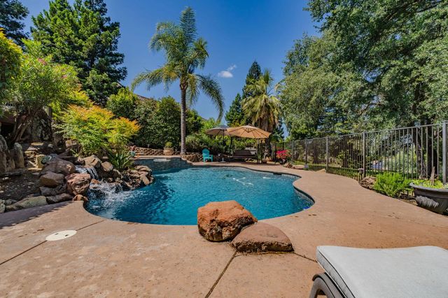 643 Silver Rd, Valley Springs, CA 95252