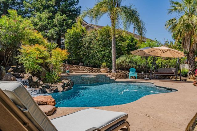 643 Silver Rd, Valley Springs, CA 95252