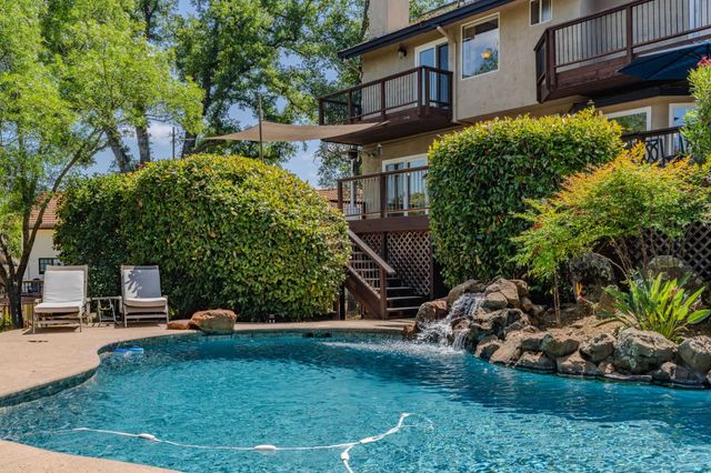 643 Silver Rd, Valley Springs, CA 95252