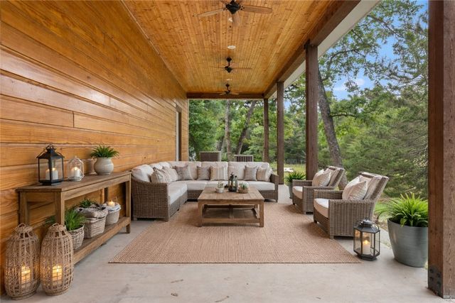 306 Tanglewood Lane, Somerville, TX 77879