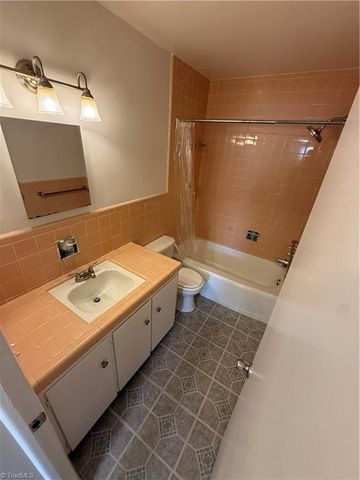 1610 N Northwest Boulevard A, Winston-salem, NC 27104