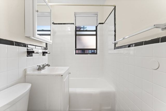 11 Victory Road 32, Boston, MA 02122