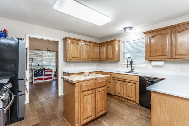 2424 Jolinda Lane, Whitesboro, TX 76273