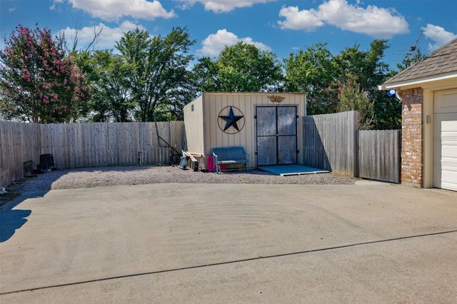 2424 Jolinda Lane, Whitesboro, TX 76273