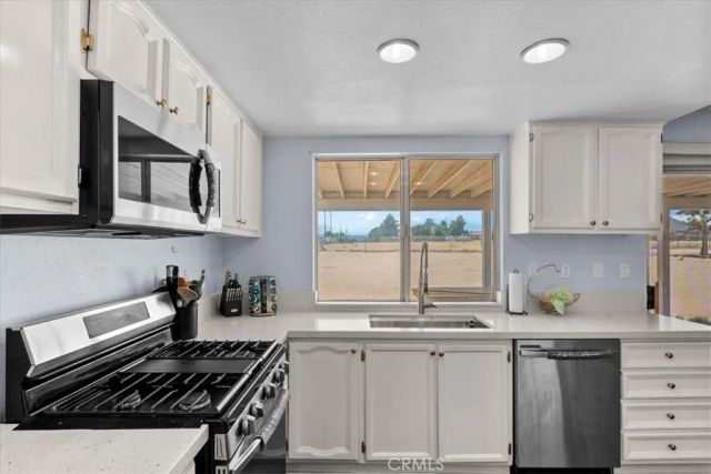 18047 Yucca St, Hesperia, CA 92345