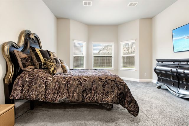 208 Burberry Drive, Grand Prairie, TX 75052