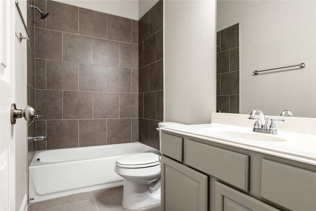208 Burberry Drive, Grand Prairie, TX 75052