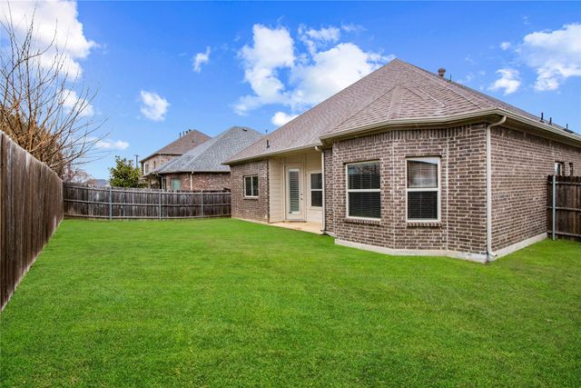 208 Burberry Drive, Grand Prairie, TX 75052