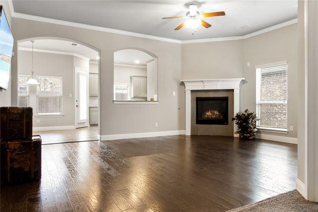 208 Burberry Drive, Grand Prairie, TX 75052