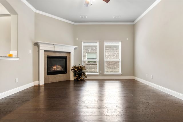 208 Burberry Drive, Grand Prairie, TX 75052
